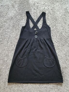 Black Sleeveless Cross-Back Jumper Dress with Front Pockets Cross Back Straps